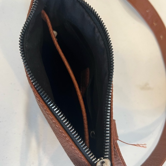 Synthetic leather fanny pack purse - Picture 3 of 3